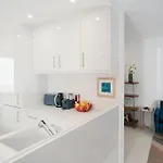 Contemporary Oceanside Rooftop Apartamento