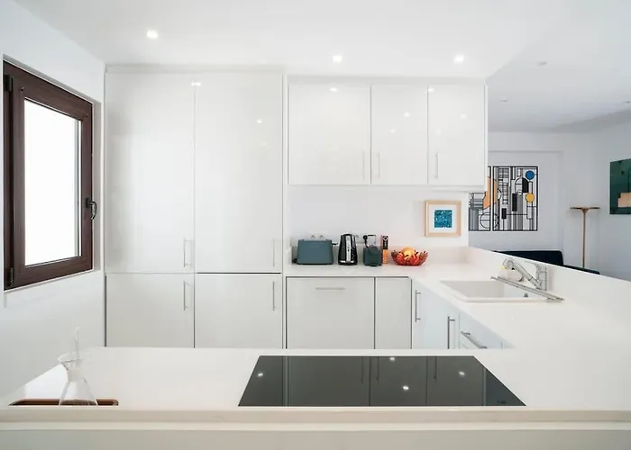 Contemporary Oceanside Rooftop *